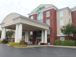 Holiday Inn Express & Suites Starkville by IHG