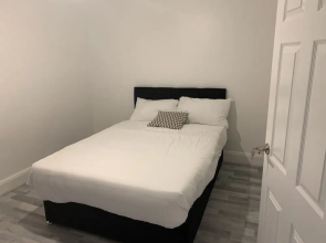 House - Sleeps7 - Garden - Parking - Station Close