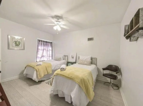 Tropical Escape 4 BR with pool sleeps 14
