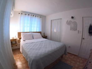 Luna del Mar Guest House , Jacuzzi, & BBQ , Free Wifi & Parking Private