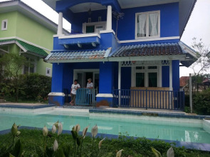 Villa Abdi Cipanas with Swimming Pool
