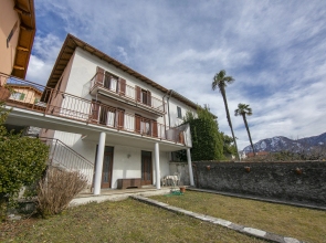 Casa Fronte Isola