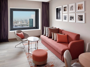 Отель Holiday Inn & Suites Dubai Festival City an IHG