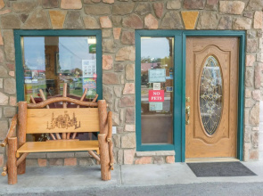 Mountain Breeze Motel