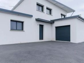 Pretty new House 2 Steps From the sea