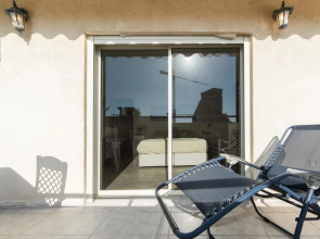 Spacious Duplex with Terrace 3-min From the Beach