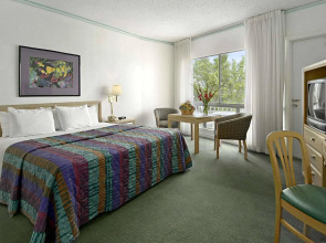 Days Hotel - Thunderbird Beach Resort