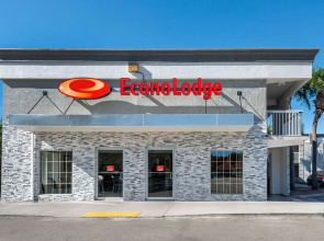 Econo Lodge Airport at RJ Stadium