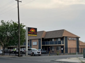 Oasis Inn & Suites