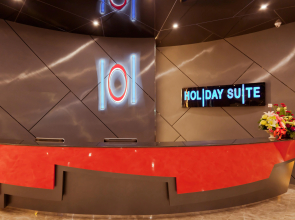 101 Holiday Suites