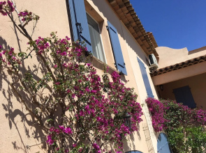 Beautiful Villa With Private Pool, Lovely Terraces, Privacy and Near St. Tropez