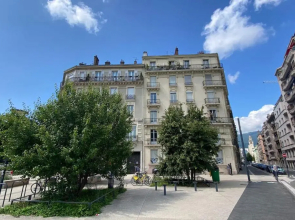 Le Téléphérique, vue Bastille, 6 pers, 300 m Gare