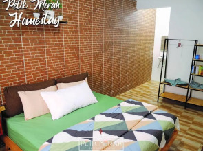 Petik Merah Homestay