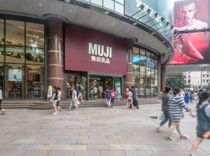 Living In Local Apartment Best Location-201