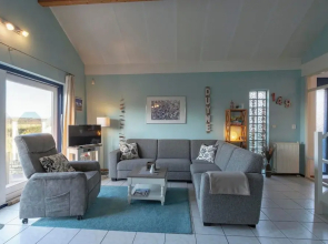 Villa in Julianadorp Near Sandy Beach