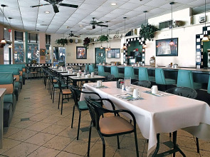 Days Hotel - Thunderbird Beach Resort