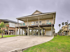 Pool, Marina & More! Family Home in Terramar Beach