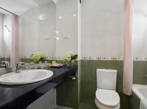 A25 Hotel - 12 Pho Hue