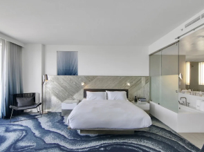 Sapphire Suite Beachfront, Gym + Pool!