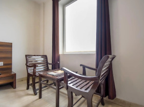 CAPITAL O74830 Hotel Feather