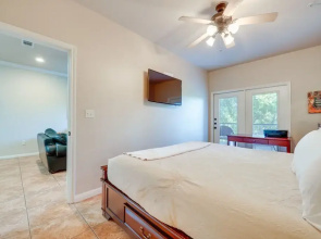 Cozy New Braunfels Condo w/ Community Pool & Grill