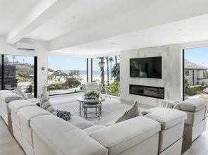 Steps to Beach+shops, Oceanview, Hot Tub+firepit Moonlight Modern by Avantstay