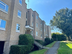 Sunny 2-Bedroom flat in Hoddesdon