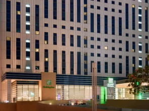 Отель Holiday Inn & Suites Dubai Festival City an IHG