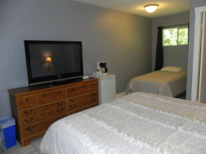 Naramata Courtyard Suites