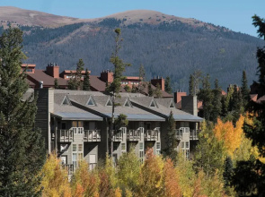 10 Mi to Keystone Slopes: Mtn-view Condo!