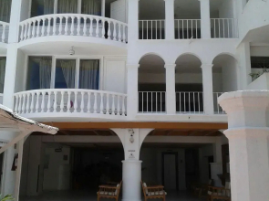 Maralisa Hotel and Beach Club