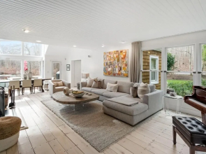 Villa Red Hut