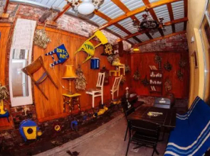 Leo Hostel