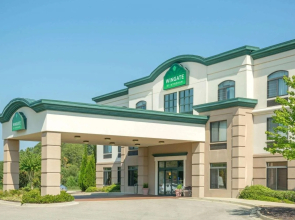 Spark by Hilton Tupelo