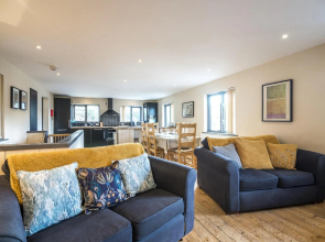 Rock Cottage - 3 Bedroom Holiday Home