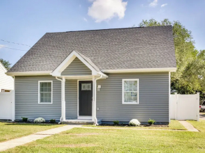 Updated Home - Walk to Salisbury University!