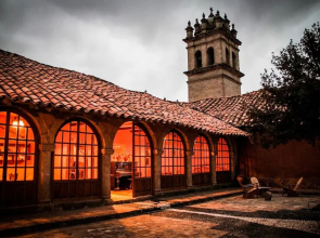 La Casona Lampa