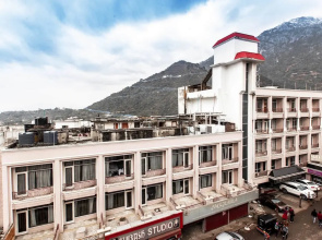 Hotel Subash International