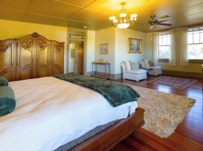 1906 Haus Stay for 13 With Pool-hot Tub