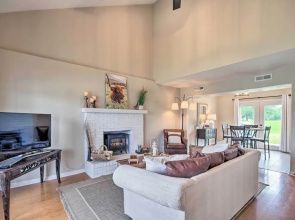 Relaxing Townhome, 4 Mi to Mizzou University!