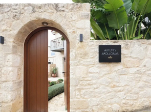 Artemis Apollonas Villa