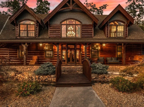 Grand Mountain Getaway 8 Bedroom Home by Redawning