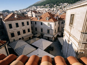 Panorama Old Town apartment by DuHomes