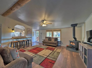 Cozy Home w/ BBQ & Deck - 19 Mi to Ski Apache!
