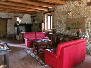 Villa with private pool between the beaches of the Adriatic Sea and the Sibillini National Park-Villa Agave