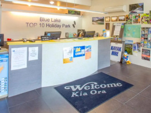 Blue Lake Top 10 Holiday Park