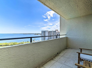 Waterfront Condo: Resort Pool, Tennis & Beach