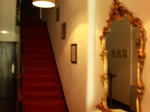 Exhibition Court Hotel 4