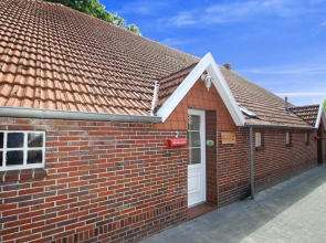 Terraced house in Strackholt with terrace