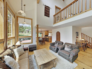Cozy Haven Near Tahoe Donner Amenities 3 Bedroom Home